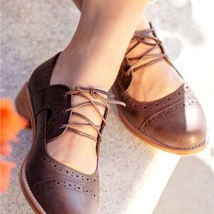Brown Leather Lace-Up Oxford Shoes